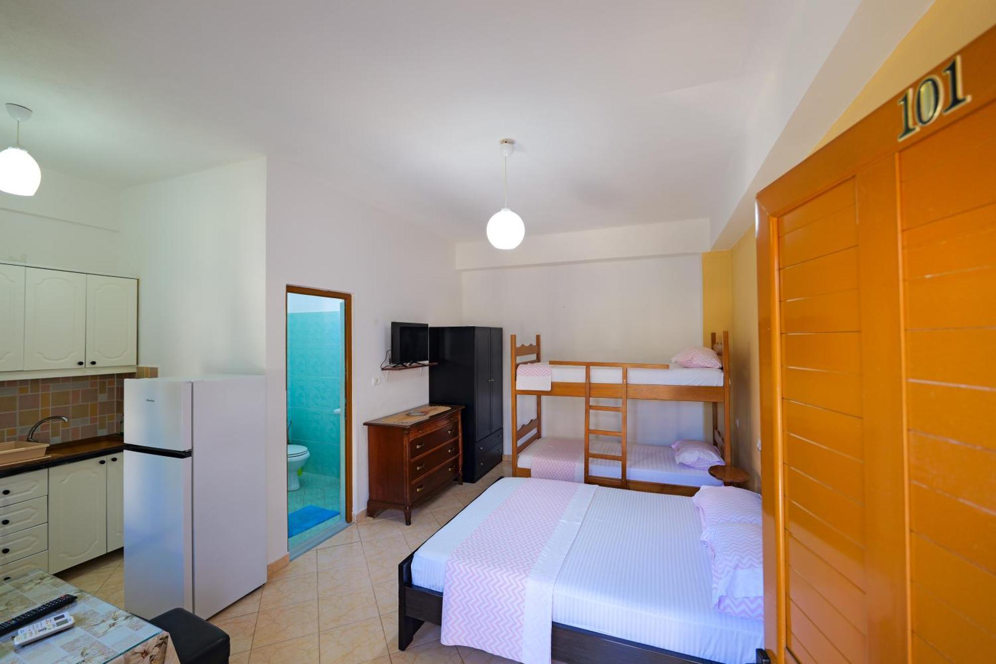 Hotel Chris Ksamil Luaran gambar