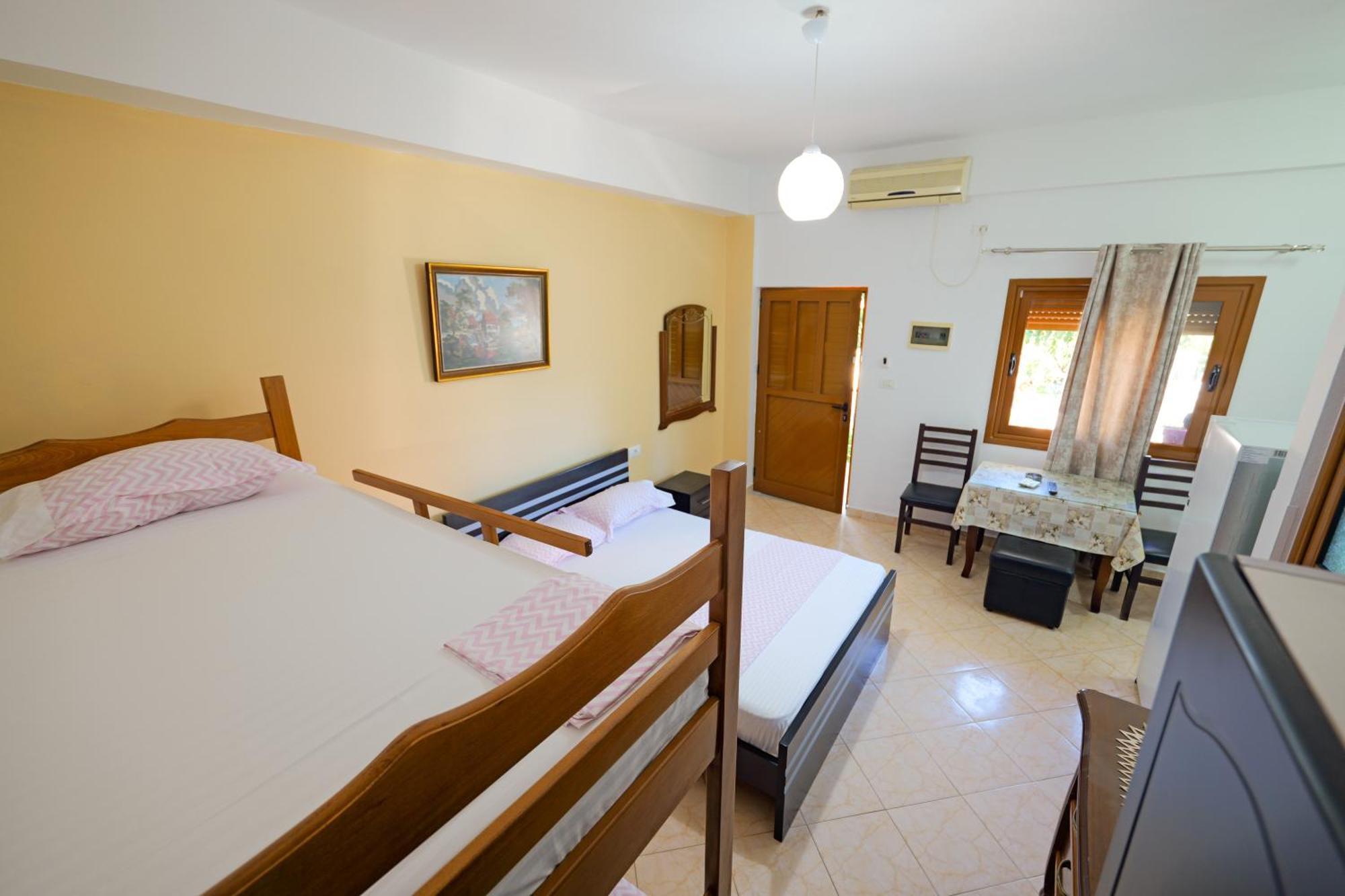 Hotel Chris Ksamil Luaran gambar