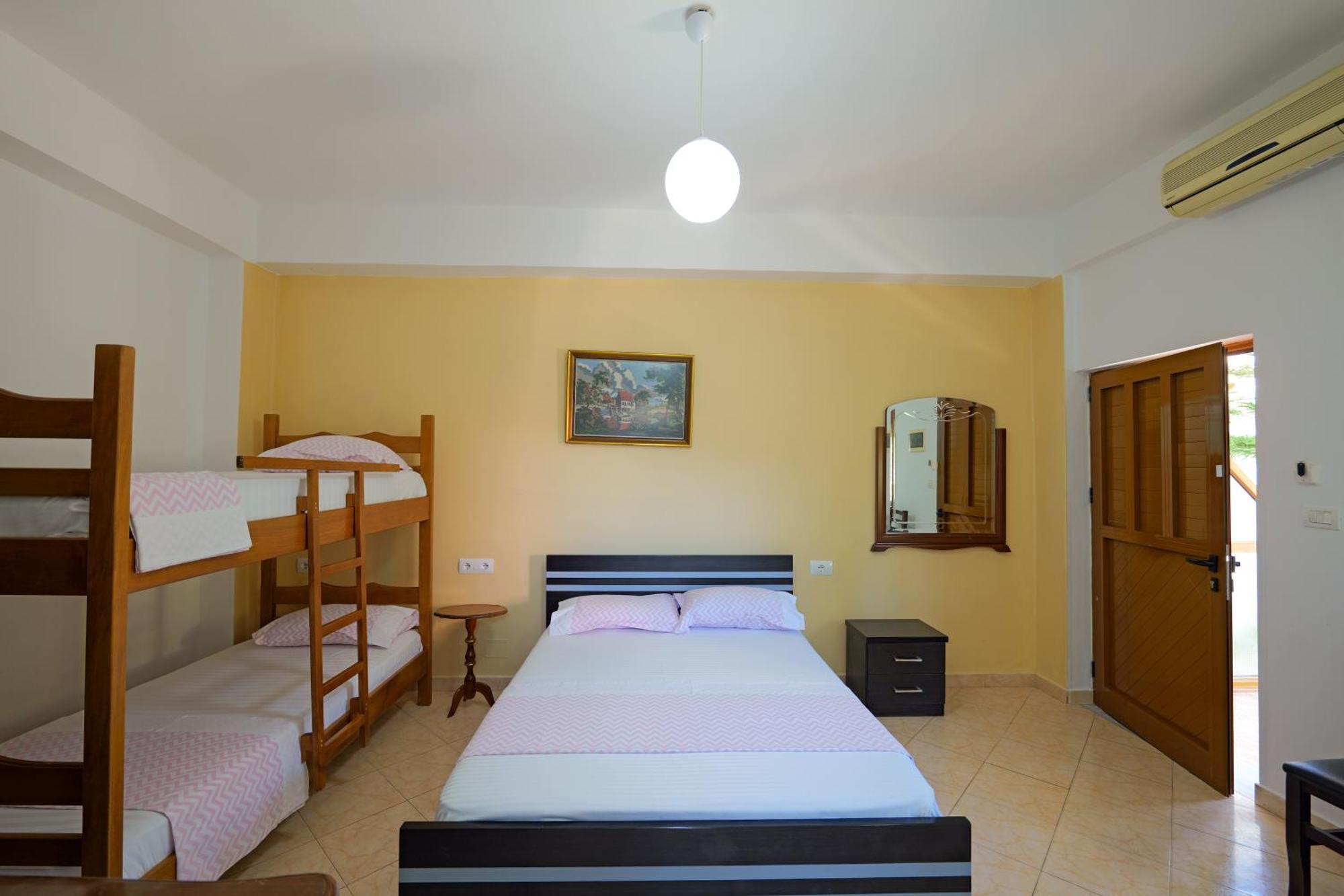 Hotel Chris Ksamil Luaran gambar