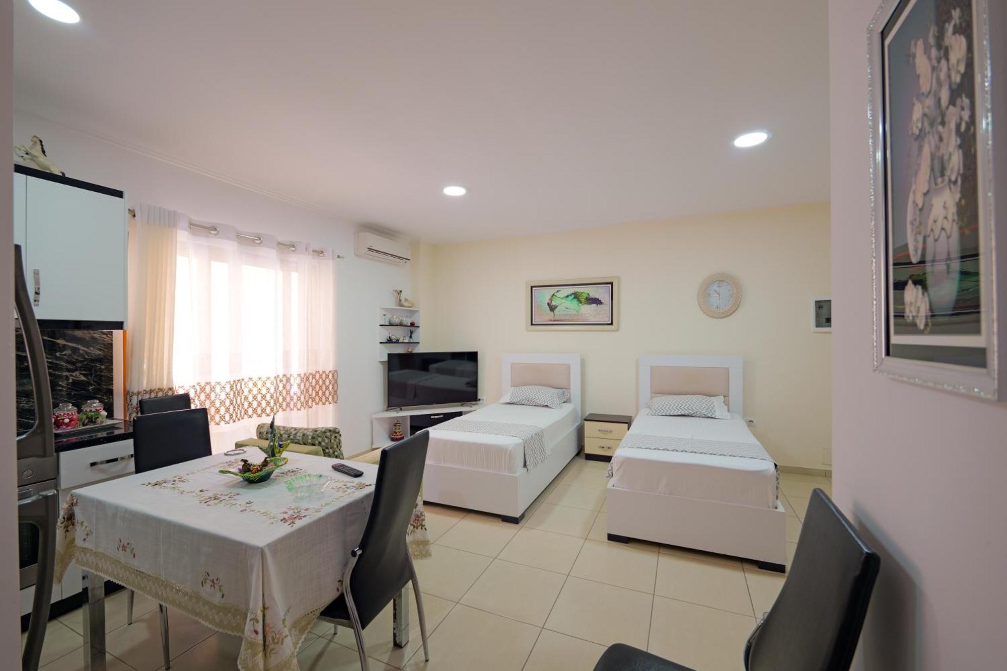 Hotel Chris Ksamil Luaran gambar
