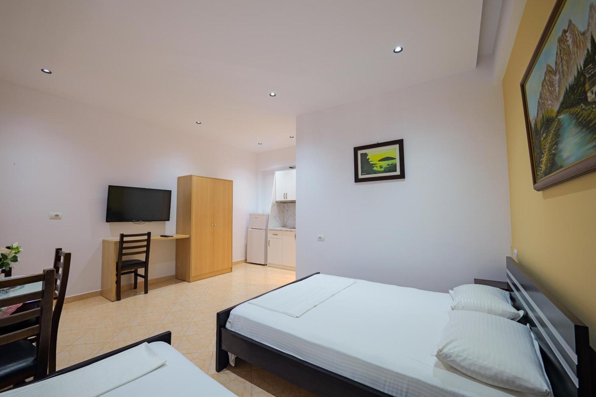 Hotel Chris Ksamil Luaran gambar