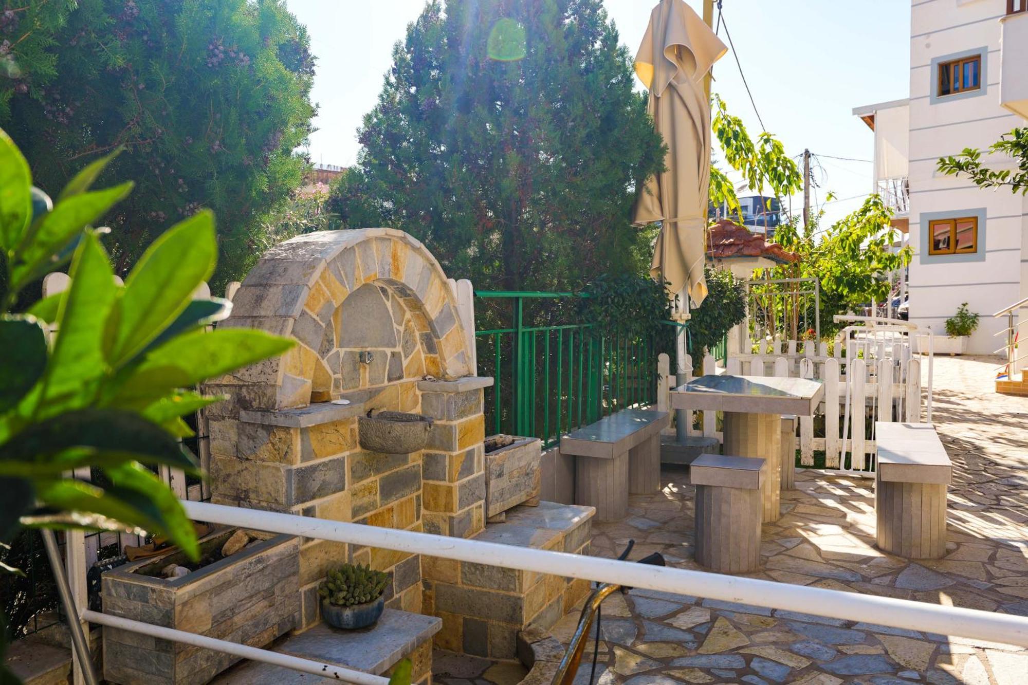 Hotel Chris Ksamil Luaran gambar