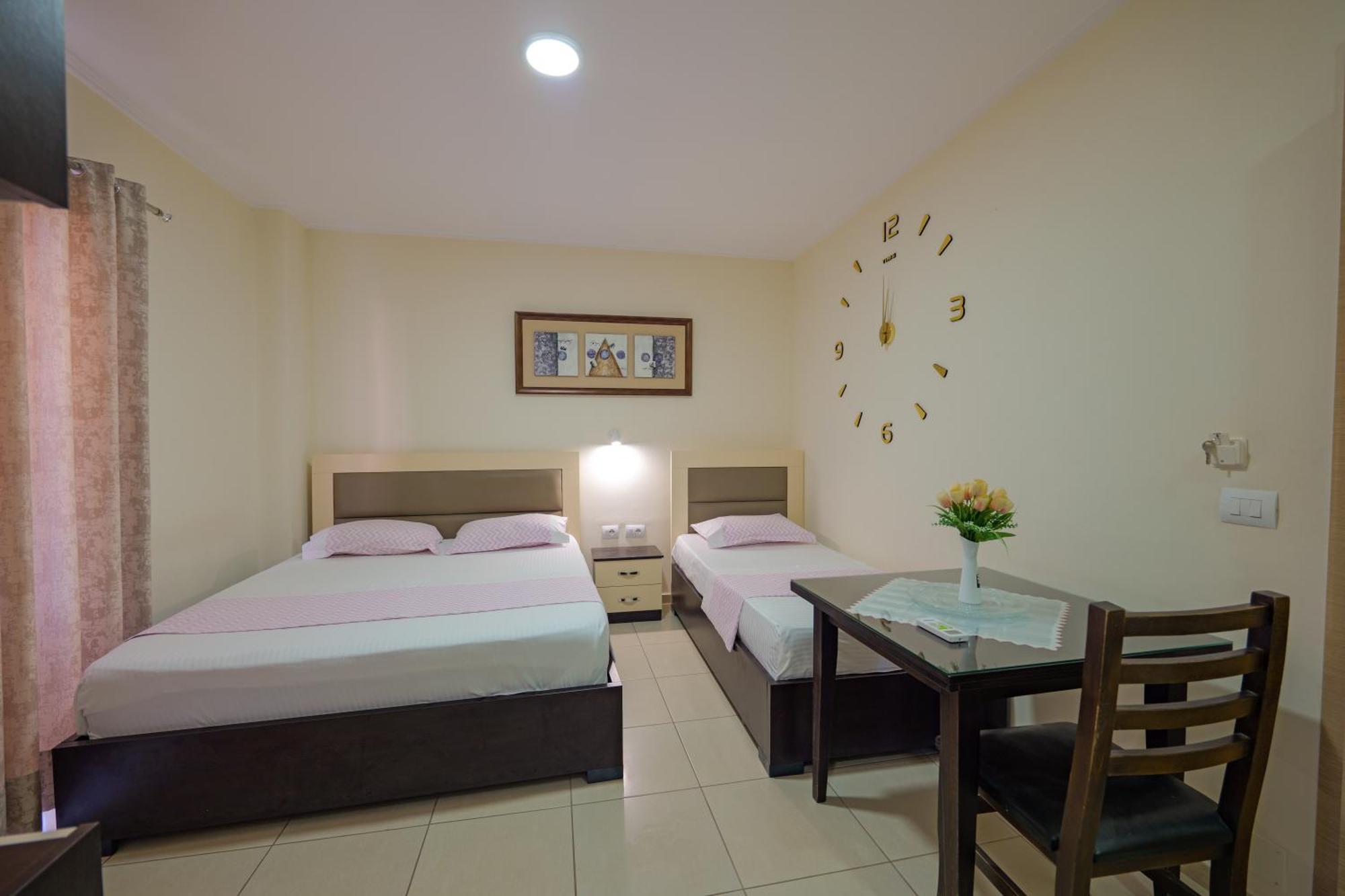 Hotel Chris Ksamil Luaran gambar
