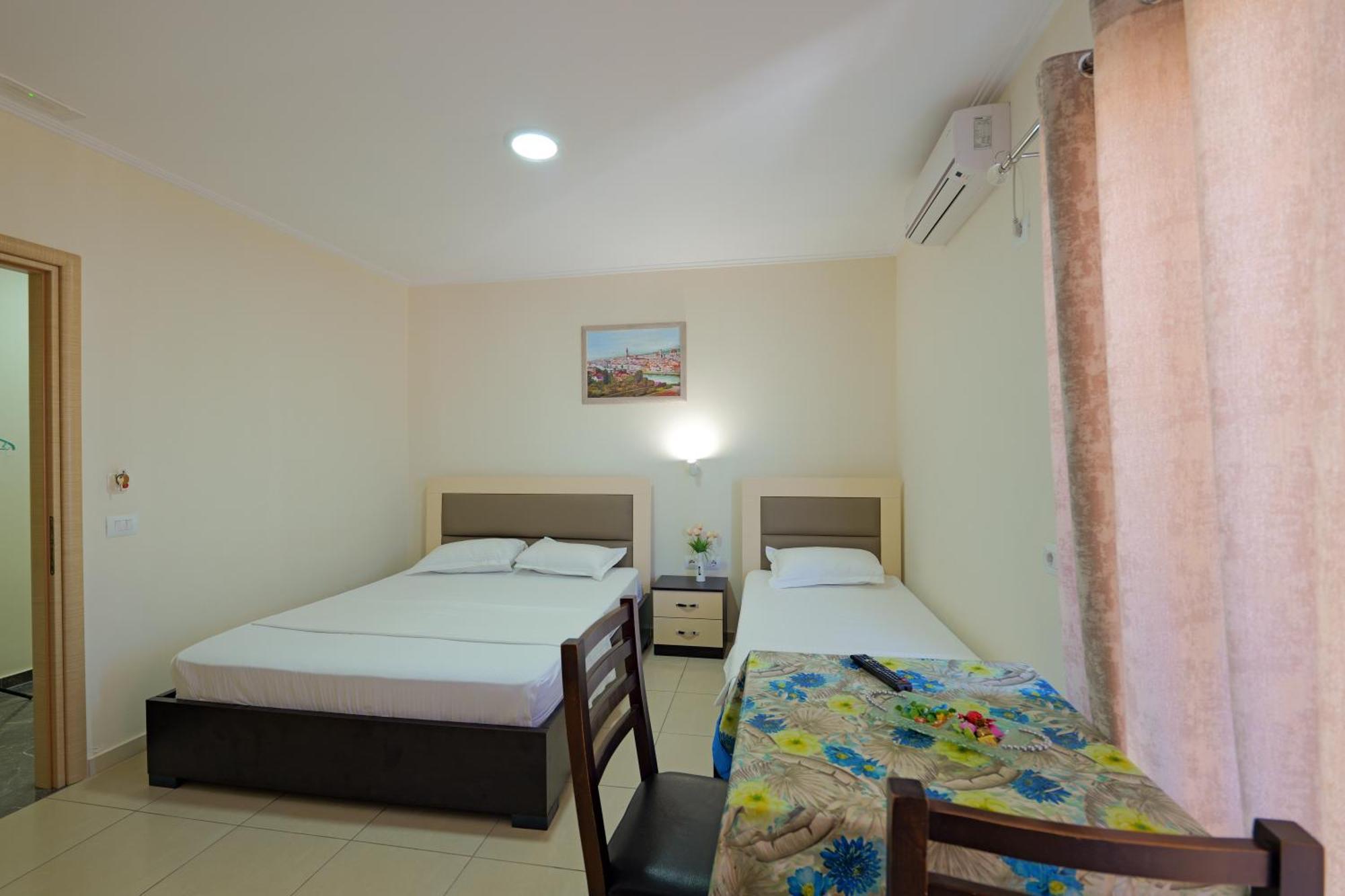 Hotel Chris Ksamil Luaran gambar