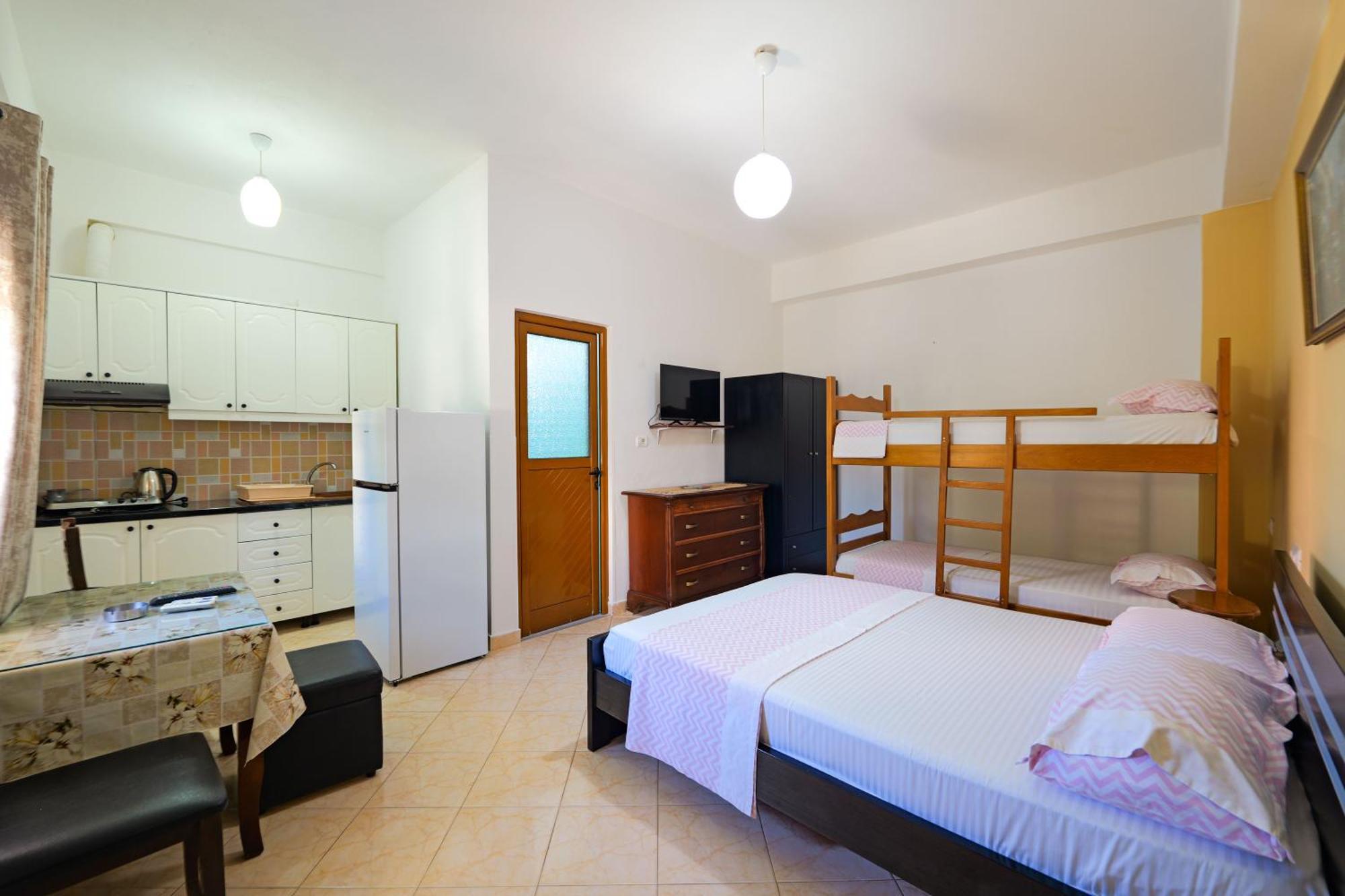Hotel Chris Ksamil Luaran gambar