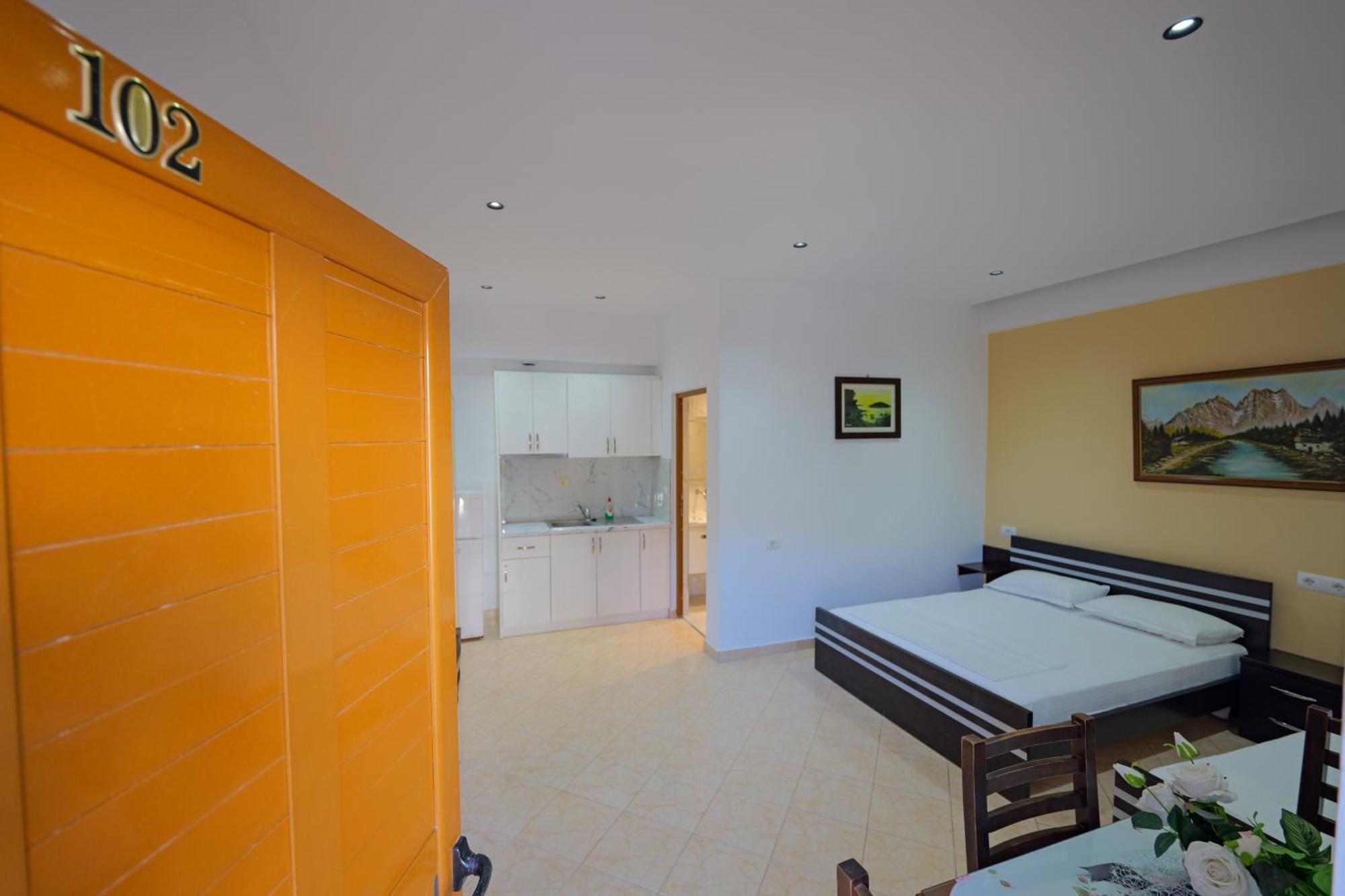 Hotel Chris Ksamil Luaran gambar