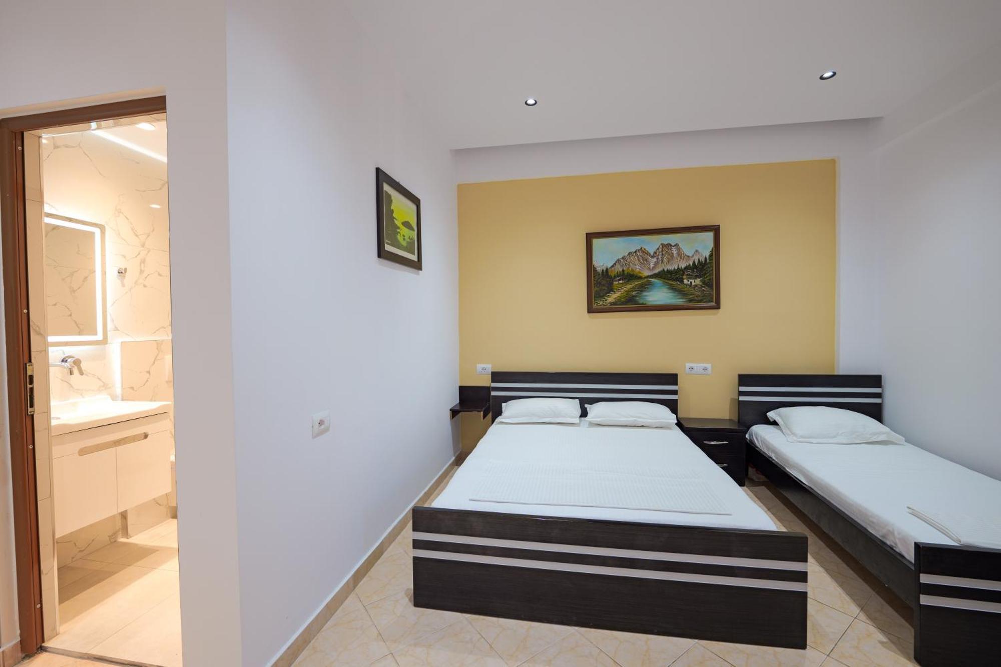 Hotel Chris Ksamil Luaran gambar
