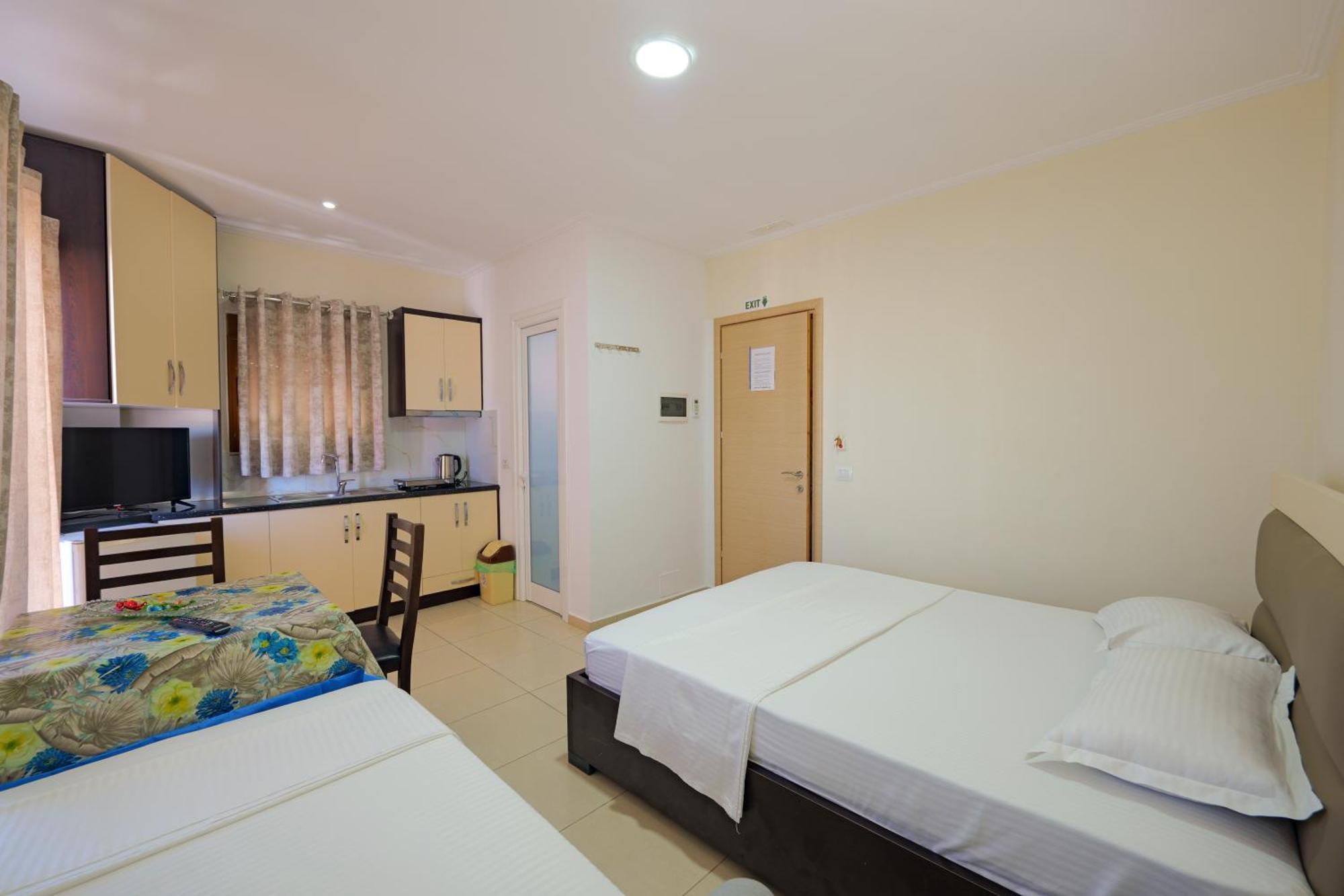 Hotel Chris Ksamil Luaran gambar