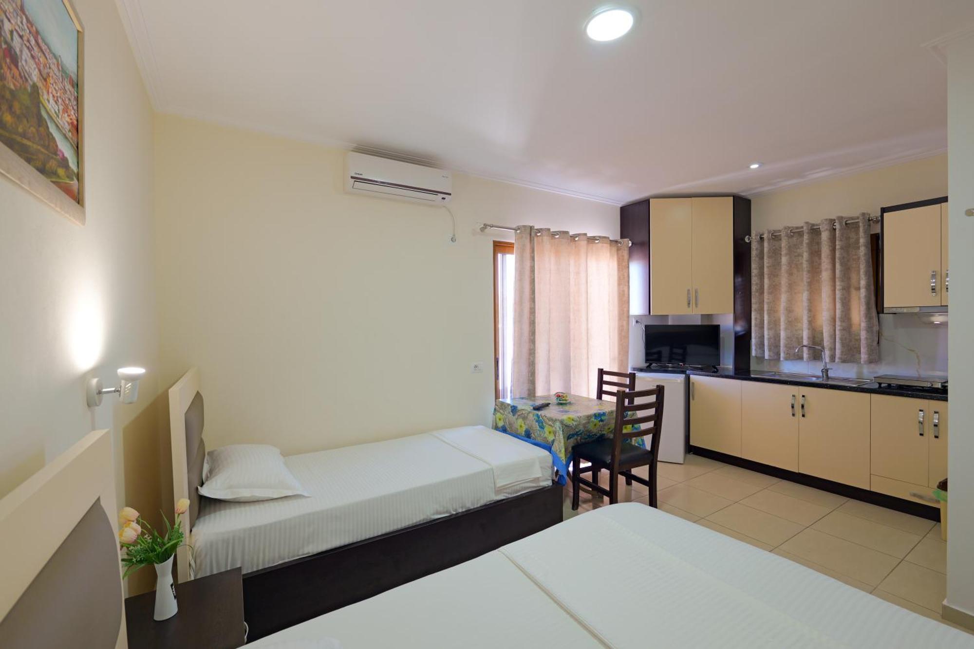 Hotel Chris Ksamil Luaran gambar