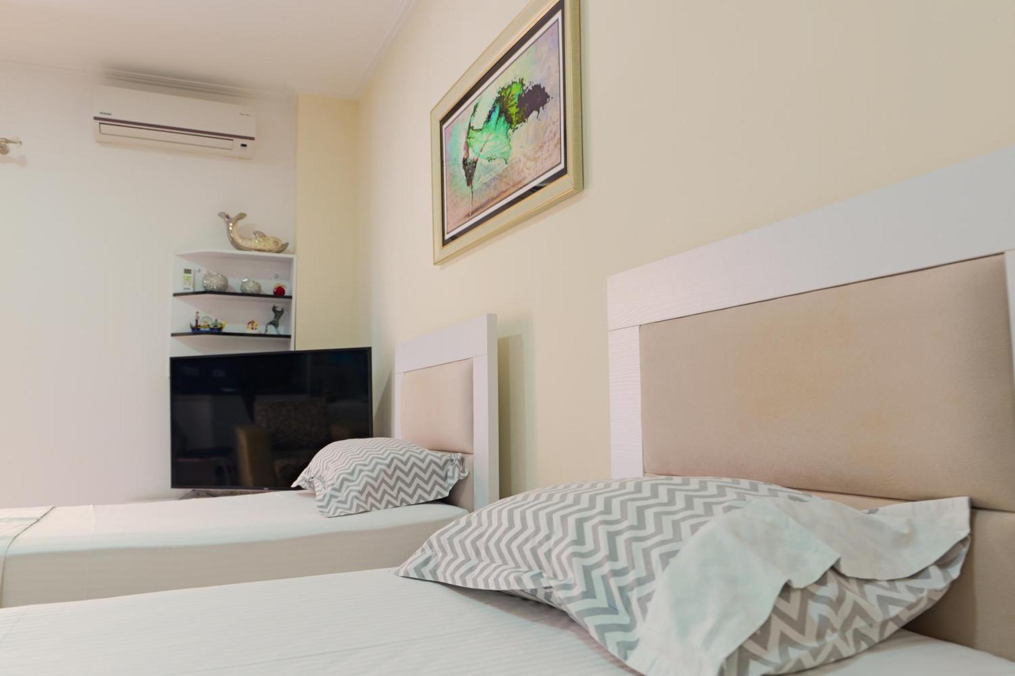 Hotel Chris Ksamil Luaran gambar