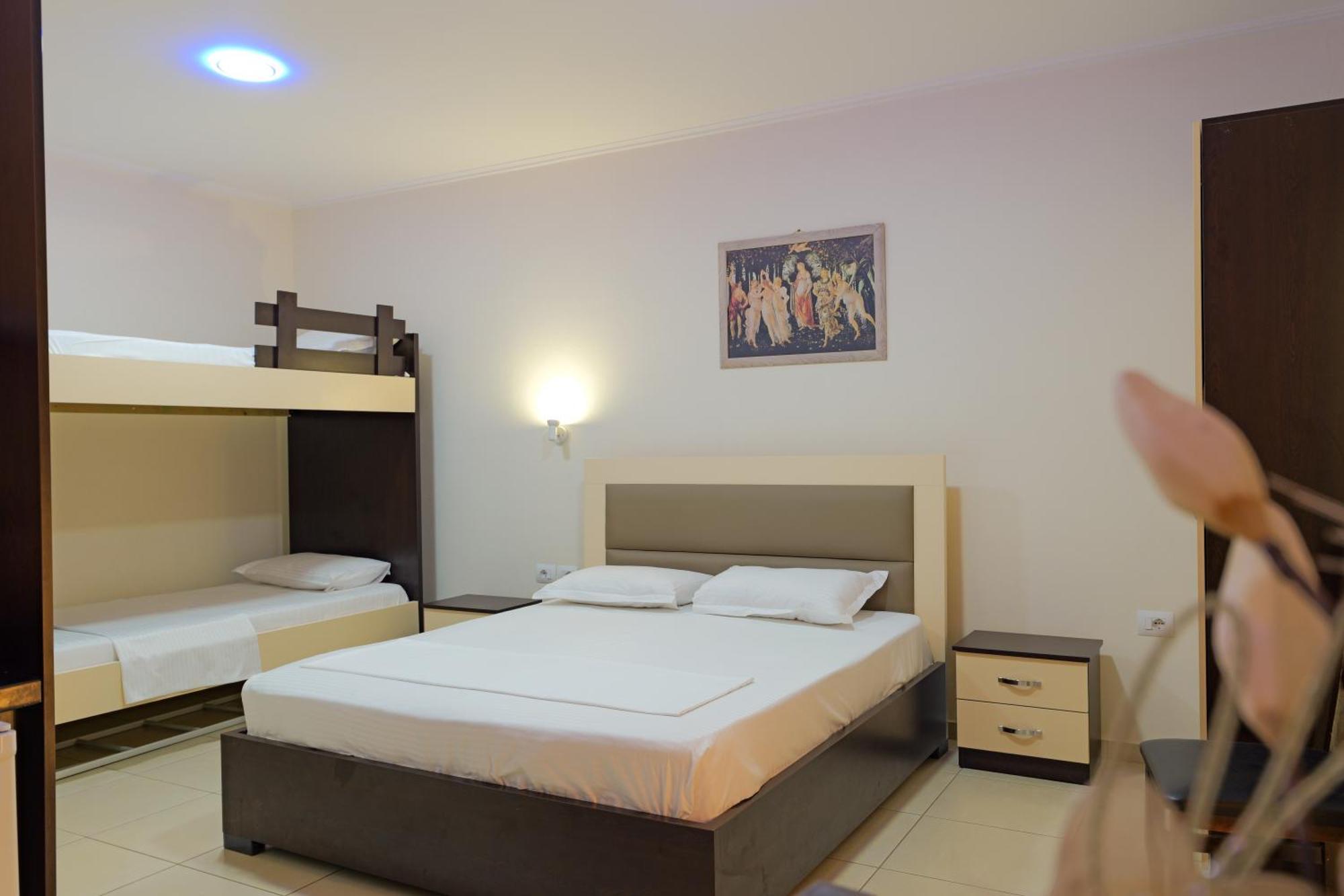 Hotel Chris Ksamil Luaran gambar
