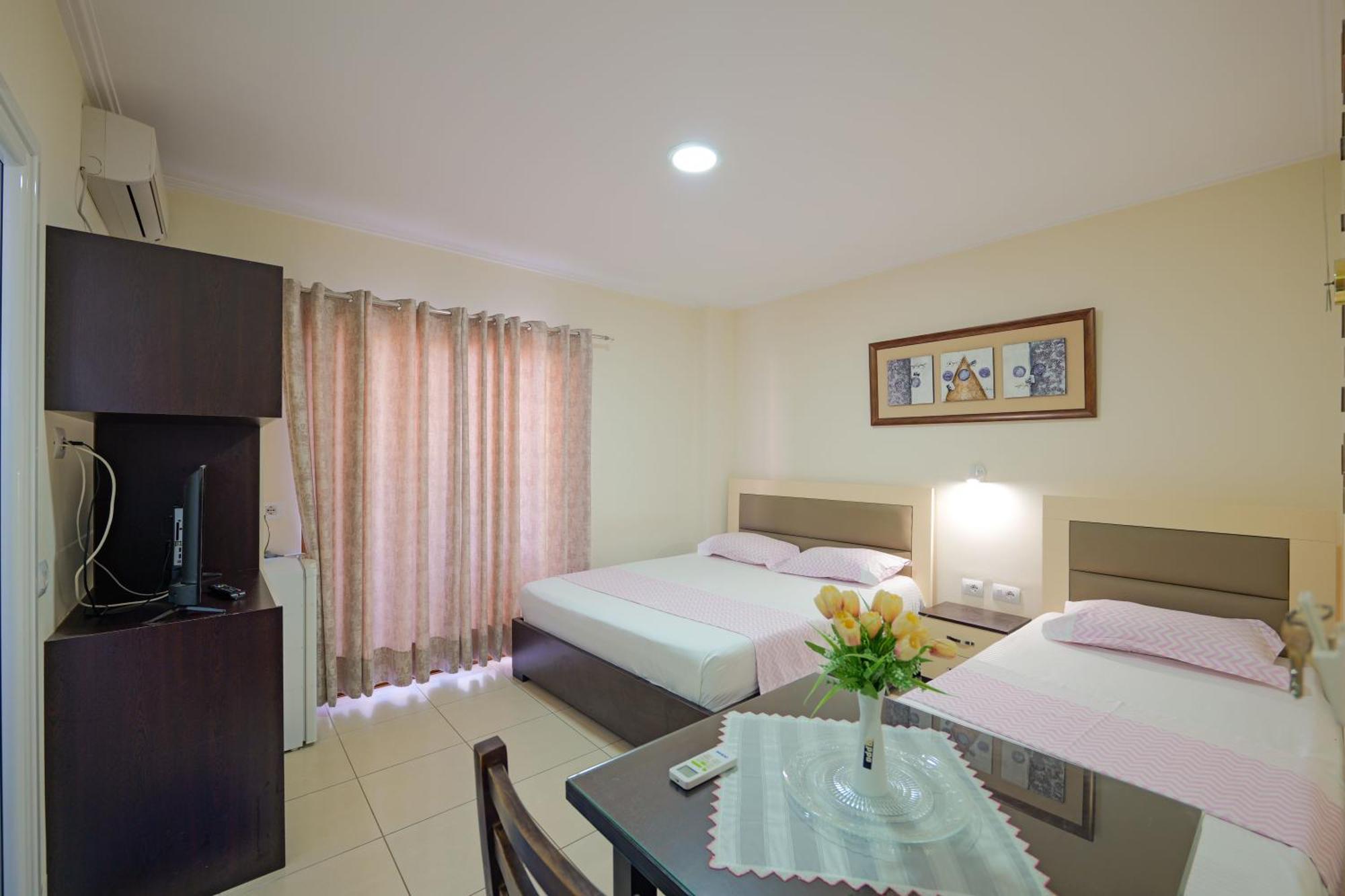 Hotel Chris Ksamil Luaran gambar